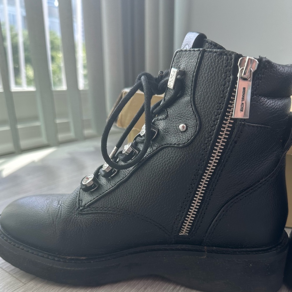 Michael Kors Real Leather Boots, Black, 7M with real box - Picture 4 of 9